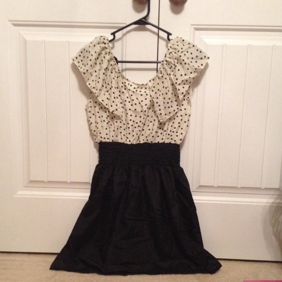 *BUNDLED🌟Host Pick🌟NWT Chiffon polka dot dress - Picture 2 of 2