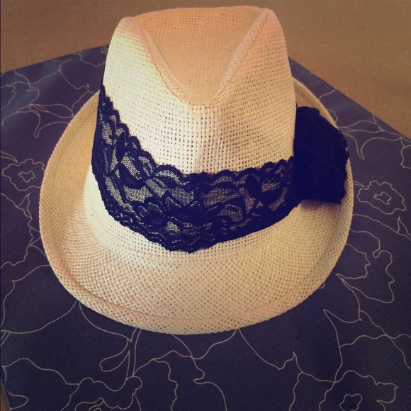 Cute hat - Picture 1 of 4