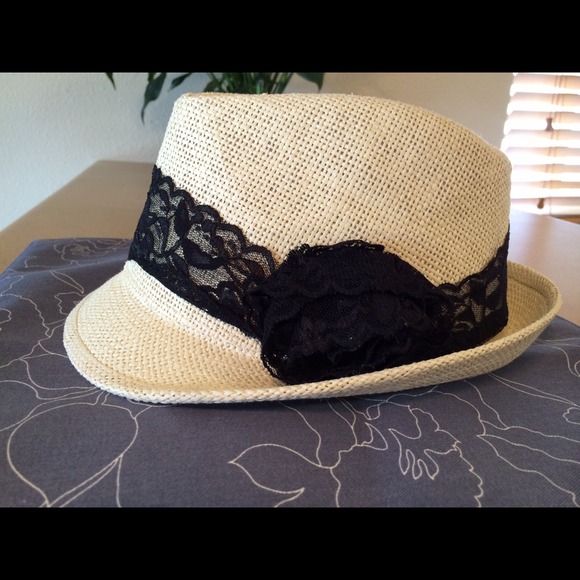 Cute hat - Picture 3 of 4