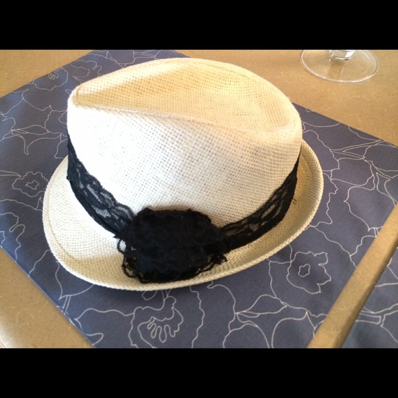 Cute hat - Picture 4 of 4