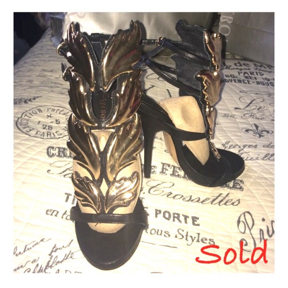 ⛔️✋Traded✋⛔️Zigi Soho Barrette heels