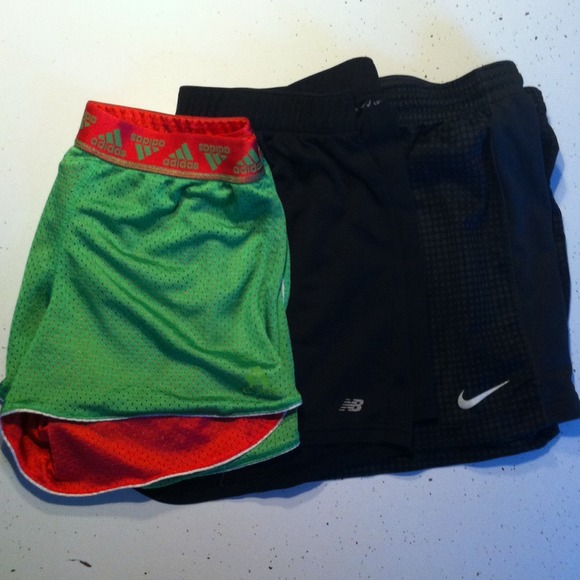 3 pairs of women's shorts!