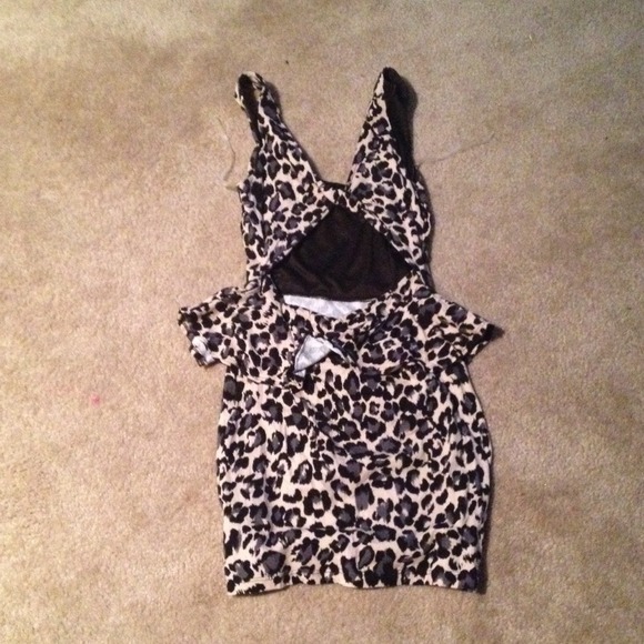 Leopard print peplum dress with cut out back - Picture 2 of 3