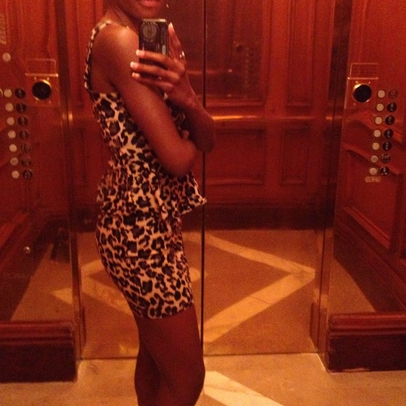 Leopard print peplum dress with cut out back - Picture 3 of 3