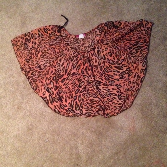 Peach leopard print drape shirt - Picture 2 of 3