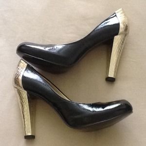JUST REDUCED!! Sexy black and gold pumps!