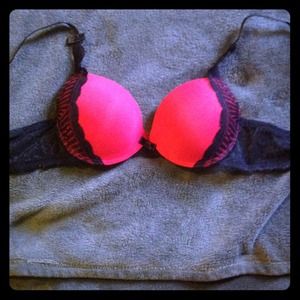 Red Feline Lingerie Bra✨bundle vest and bra😃