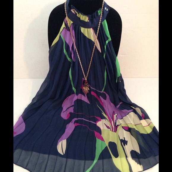 Jonathan Martin high Neck buttons