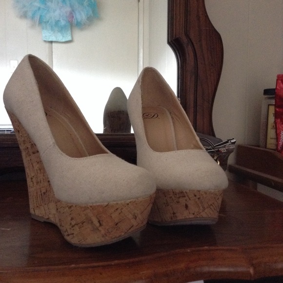 Cork wedges