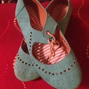 Adorable turquoise tie flats! Very comfortable!