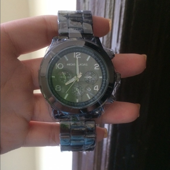 Men's gray watch