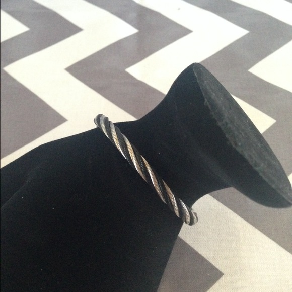 NWOT Stress relieving bracelet