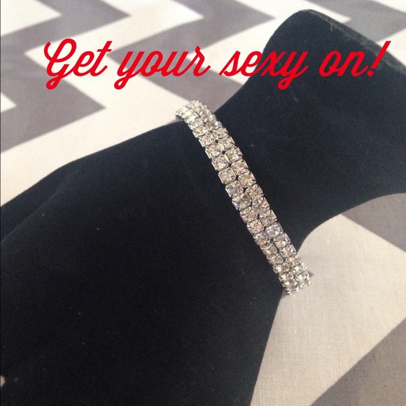 NWOT Sparkling Crystal Stretch Bracelet
