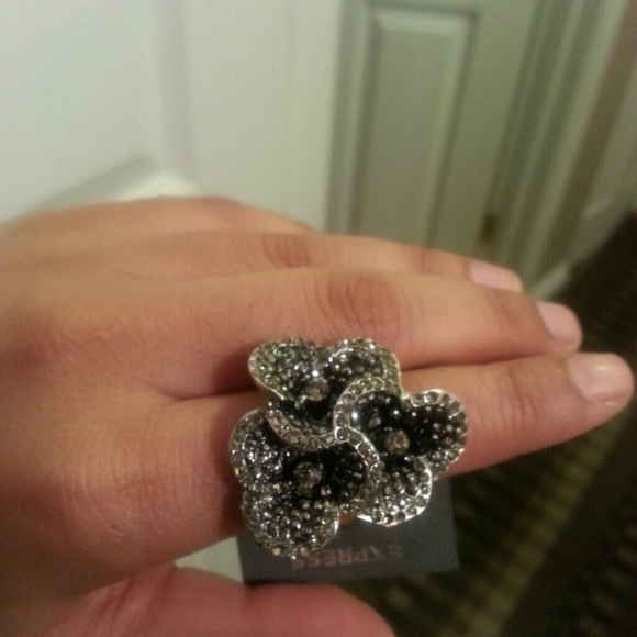Express ring - Picture 2 of 3