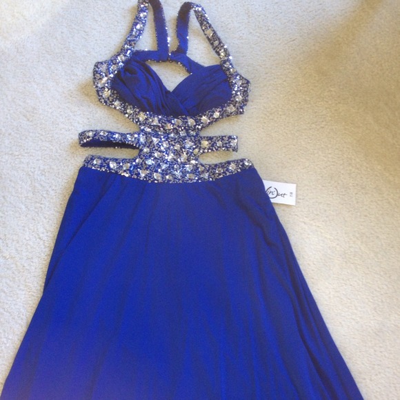 🎉Reduced🎉Jawdropping Prom Dress adorned w Gems - Picture 2 of 4
