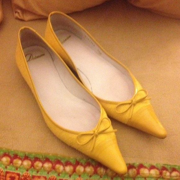 Yellow flats - Picture 2 of 3