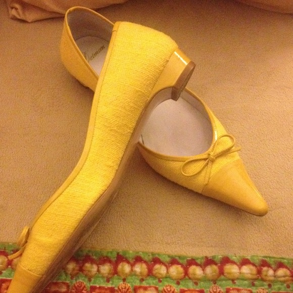 Yellow flats - Picture 3 of 3