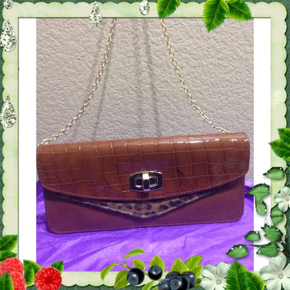 🎉Donated🎉Beautiful Aldo Tan Leader Clutch!
