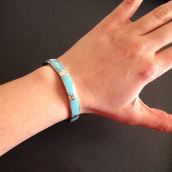 ✨✨SOLD✨✨Lia Sophia teal stretch bracelet