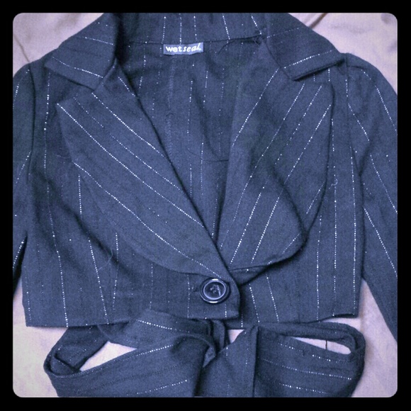 Half crop brazen with silver stripes