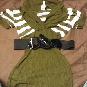 Cute shirt with black belt