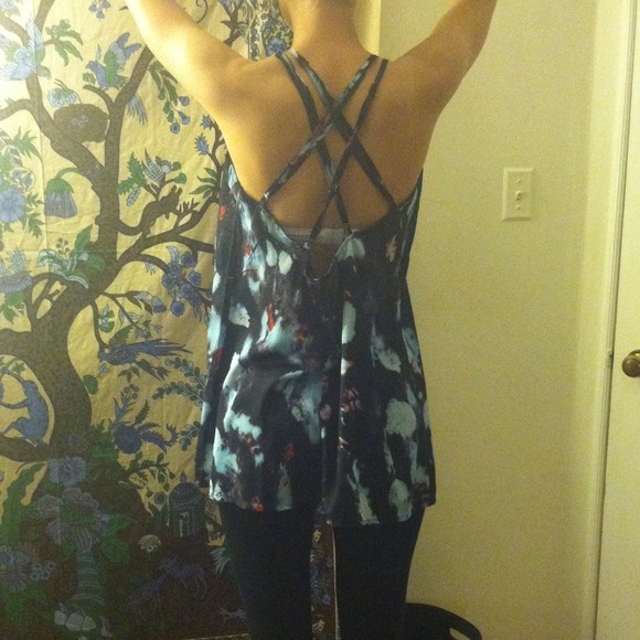 Water-color pattern long blouse NWOT - Picture 3 of 4