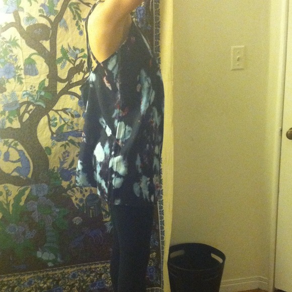 Water-color pattern long blouse NWOT - Picture 4 of 4