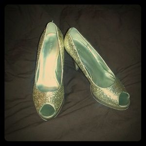 Fioni gold glittered heels