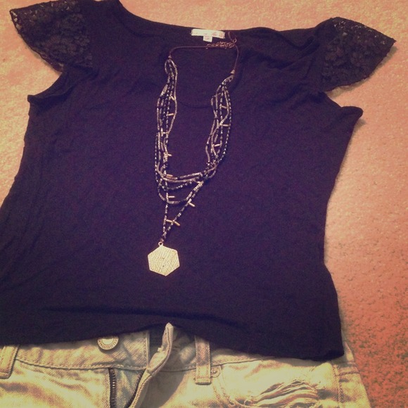 URBAN OUTFITTERS black tank with lace cap sleeves