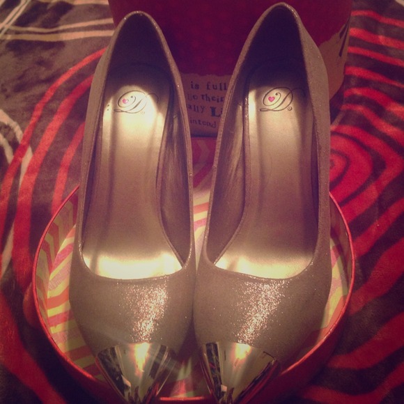 Cute gold pumps