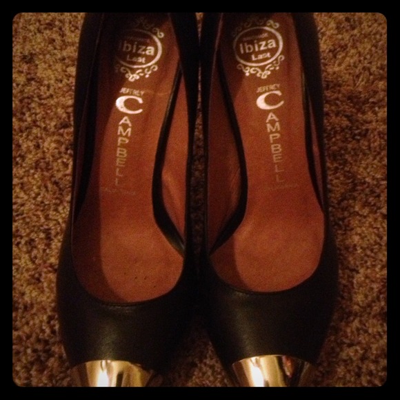 AUTHENTIC JEFFREY CAMPBELL bullet pump