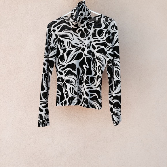 Top - Picture 2 of 4