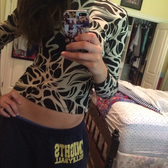 Top - Picture 3 of 4