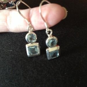 🎁VERY SOLID STERLING 925 EARRINGS W/LT BLUE SW🎁