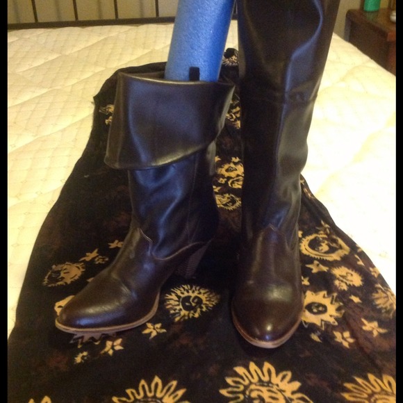 BUNDLED - Brown boots