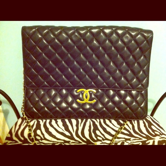 Vintage Chanel jumbo purse
