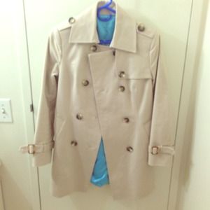 Tan trench