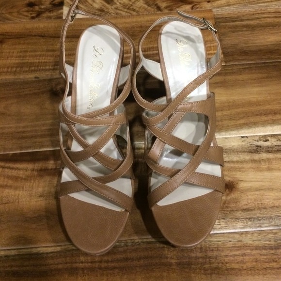 Donna-1 wedges from Tilly's new in the box - Picture 2 of 4