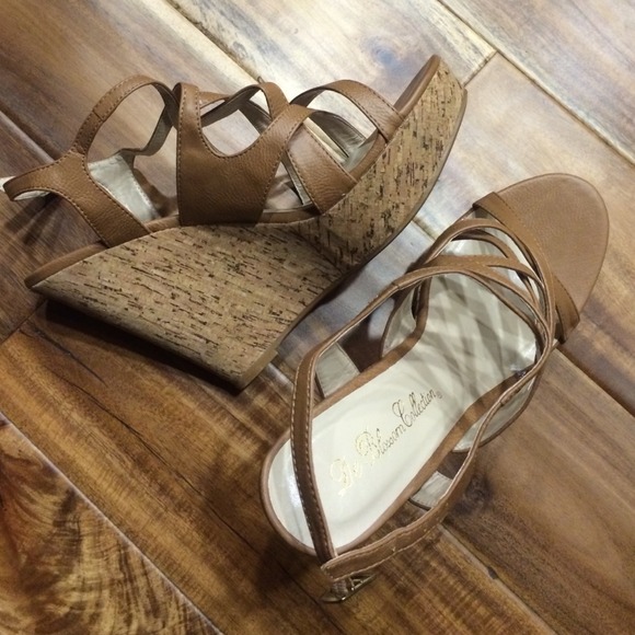 Donna-1 wedges from Tilly's new in the box - Picture 3 of 4