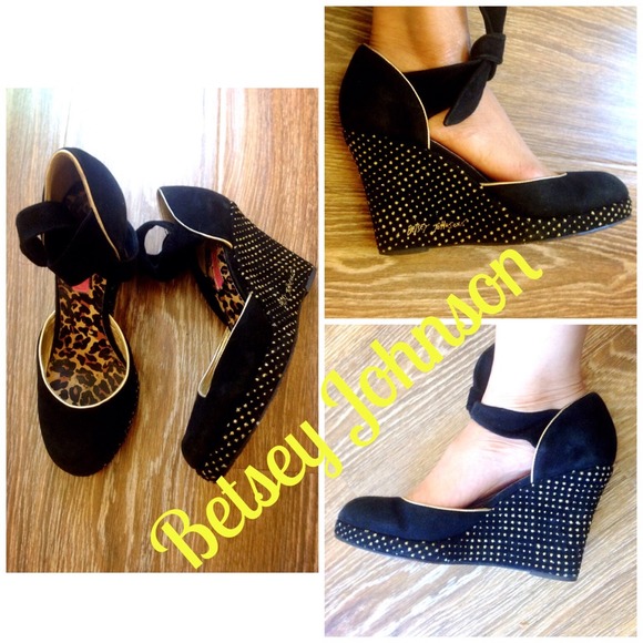 Betsey Johnson Wedges