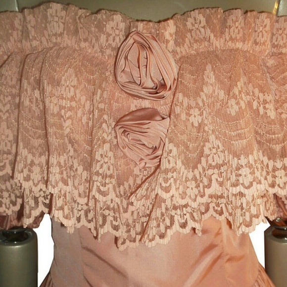 SOLD VTG Off Shoulder Lace Ruffle Tier Short Dress - Picture 3 of 4