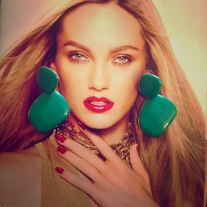Vintage green earring