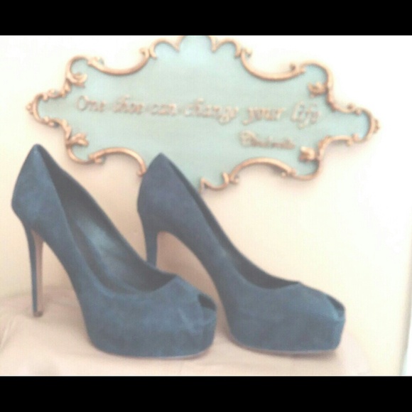 Beautiful,comfortable platform heel -Brand New - Picture 2 of 3