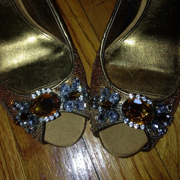 Shoes - Picture 2 of 4