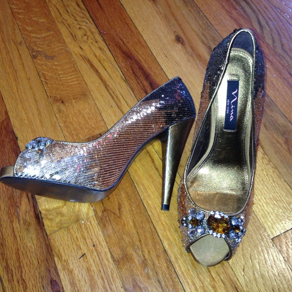 Shoes - Picture 3 of 4