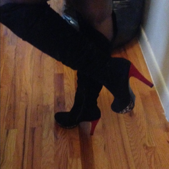 Knee high boots - Picture 4 of 4