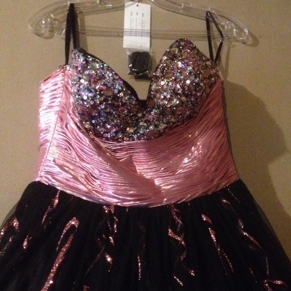 Fantastic size 8 pink sparkly prom dress! - Picture 3 of 4