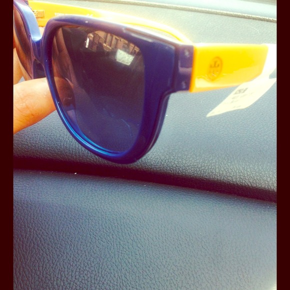 AUTHENTIC BRAND NEW Tory Burch shades