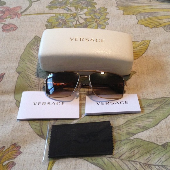 100% Authentic Versace Sunnies - Picture 2 of 5