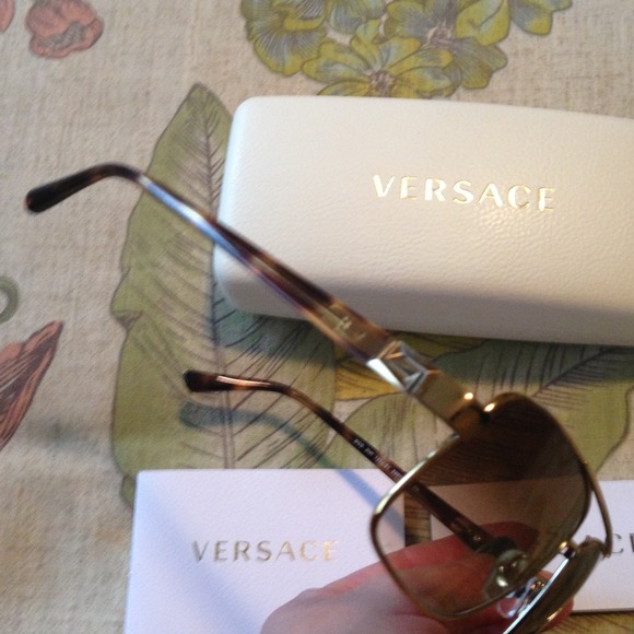 100% Authentic Versace Sunnies - Picture 4 of 5